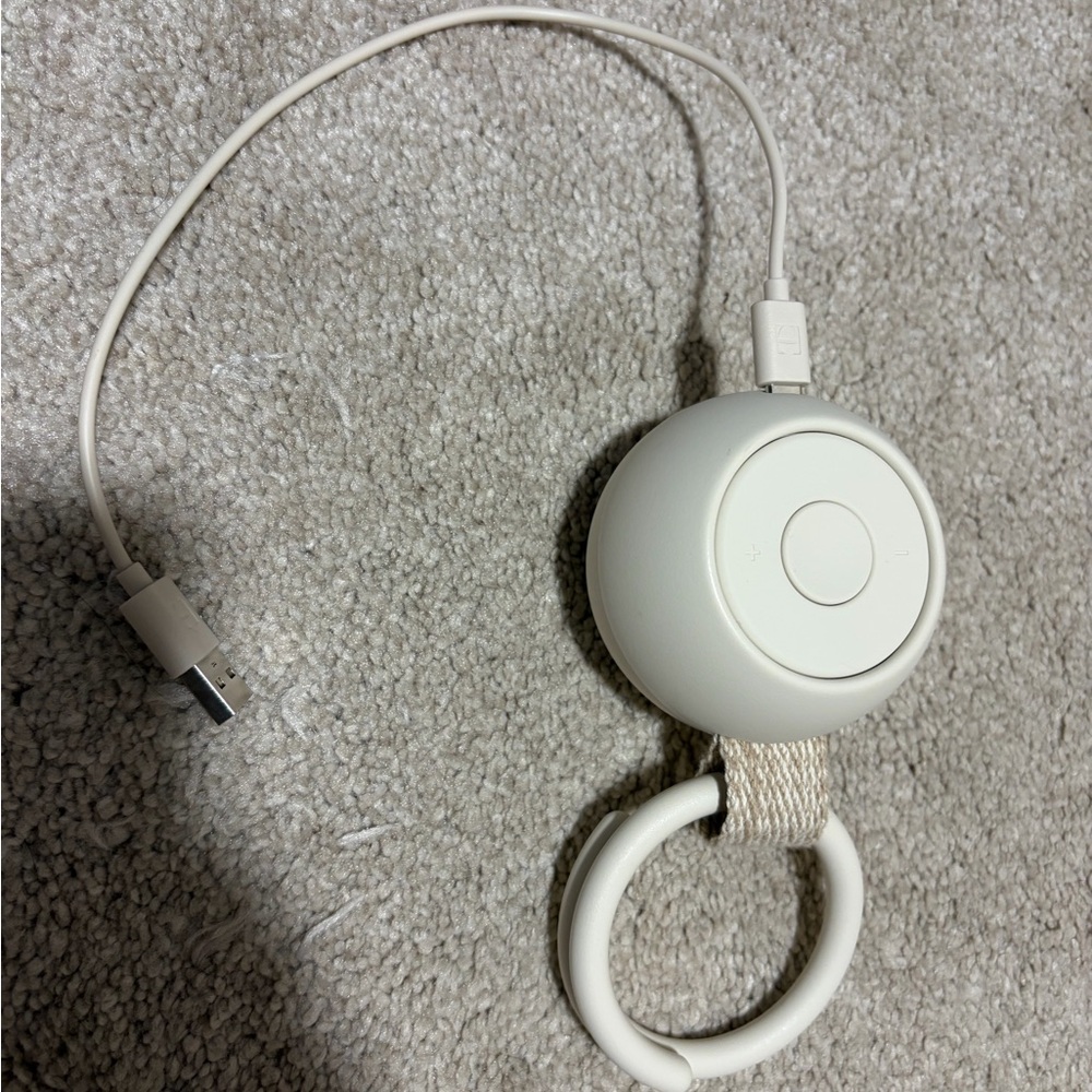 Hatch White - W/Charging Cable & Ring
